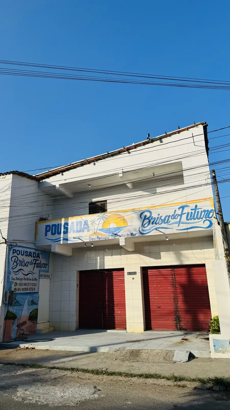 Fachada da Pousada Brisa do Futuro, ângulo lateral
